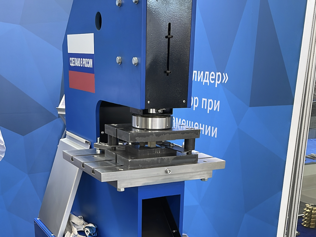 вырубка фасадных кассет